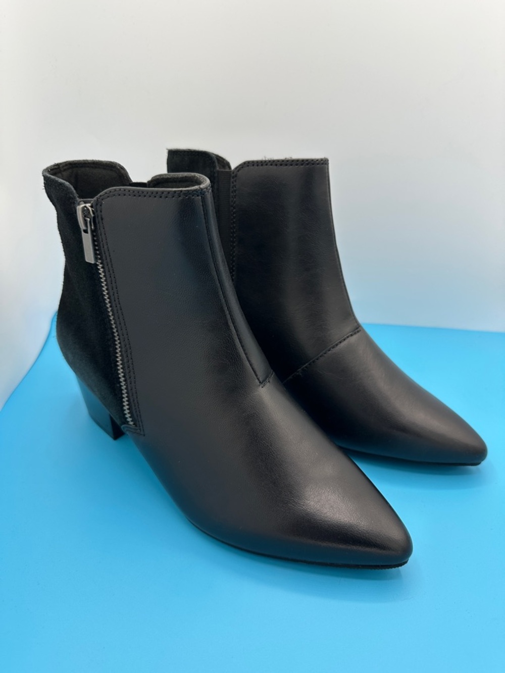 NEWClarks  Ellanie Vibe Women's Ankle Boots  Womens size 8 (New No Box)